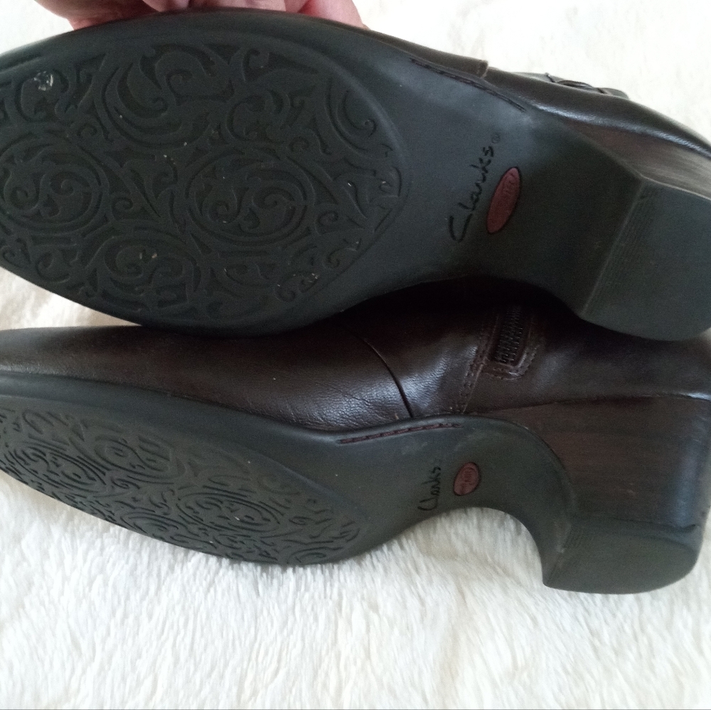 CLARKS Ruched Leather Ankle Brown Boots | 7.5 W - Picture 5 of 7